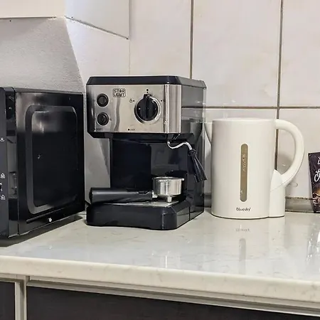 Cosy One Bedroom Flat With Free Parking & Wifi Apartment